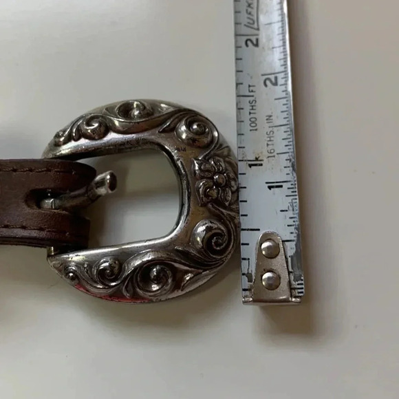 Dun Dee women’s belt with heavy  silver look hardware - Picture 6 of 11